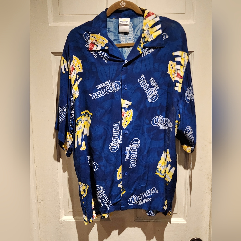 Mens vintage Hawaiian Corona shirt.